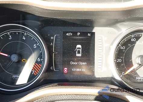 2015 Jeep Cherokee Latitude z USA, uszkodzony, nr VIN 1C4PJLCB1FW741581